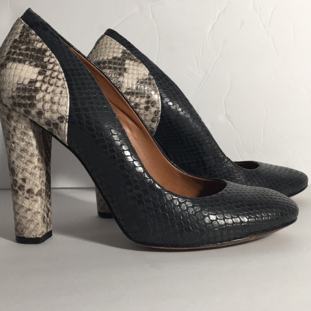 Club Monaco Black Faux Reptile Heels, size 6B